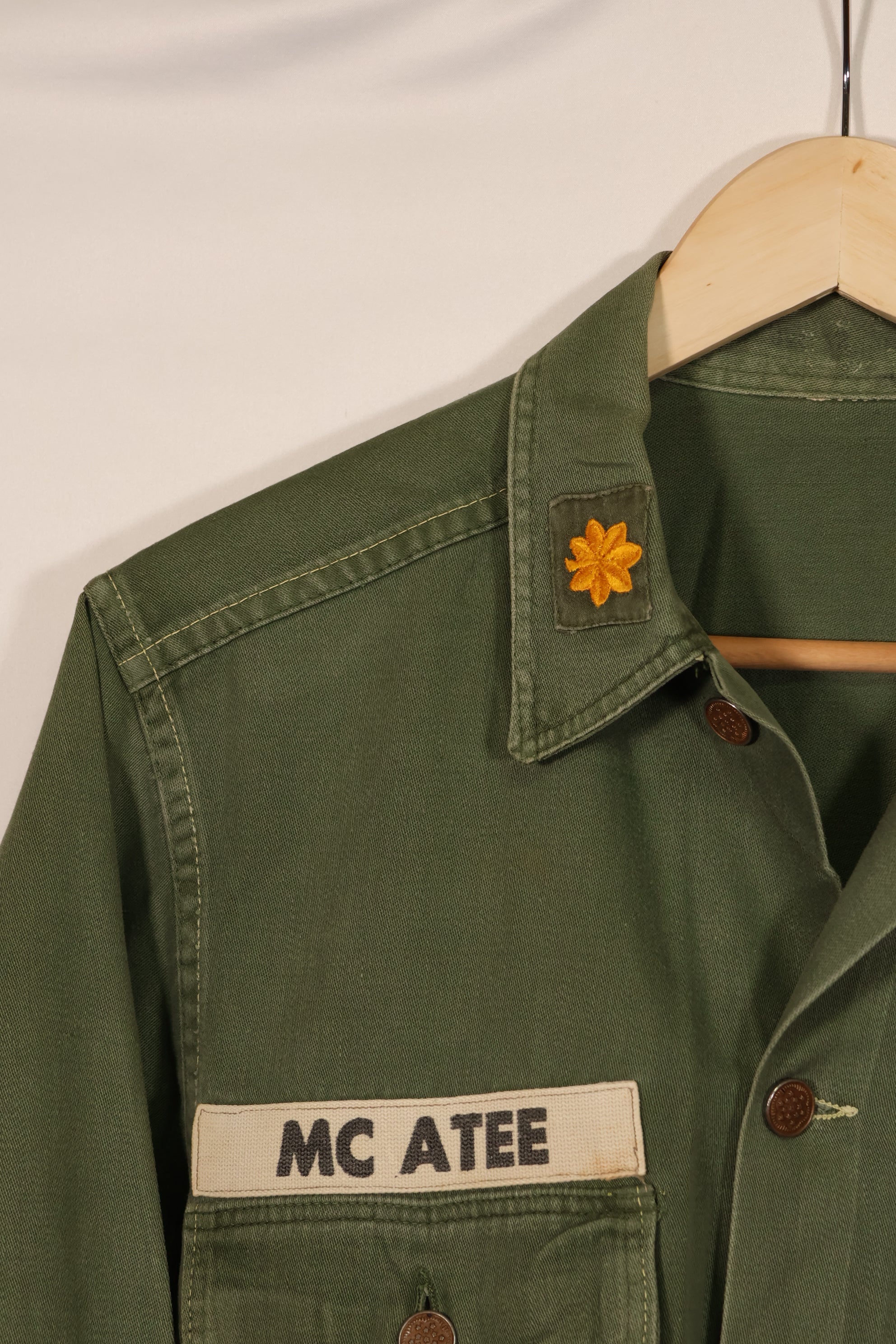 Real 1950s U.S. Army OG-107 utility shirt, metal buttons, used, patch retrofitted.