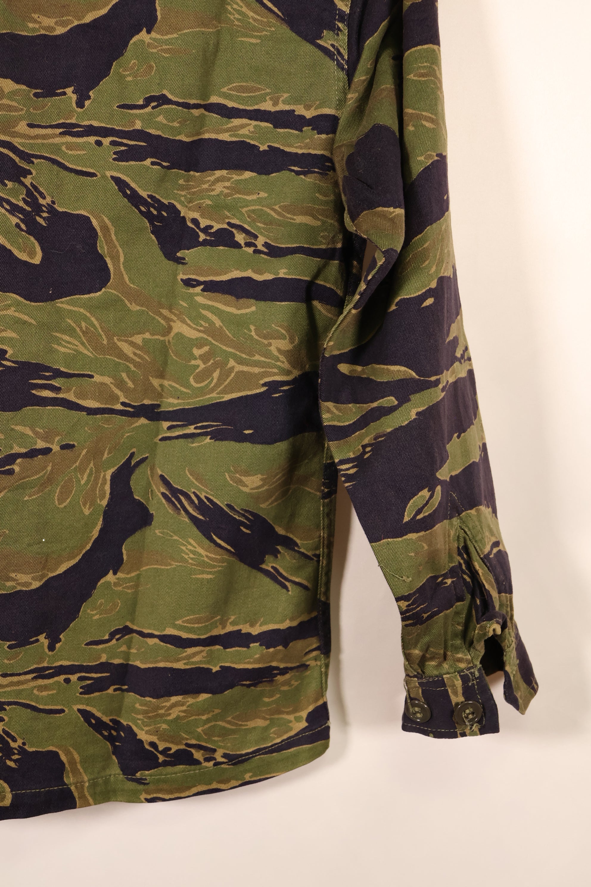 1960年代後半　A-M　ゴールドタイガー派生系　ADD　タイガーストライプ　Asianカット　シャツ　状態良い