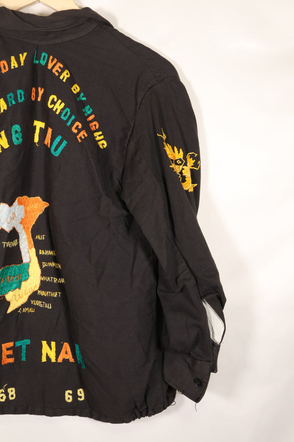 1968-1969 Vietnam War Tour Jacket Viet Jean, good condition, used.