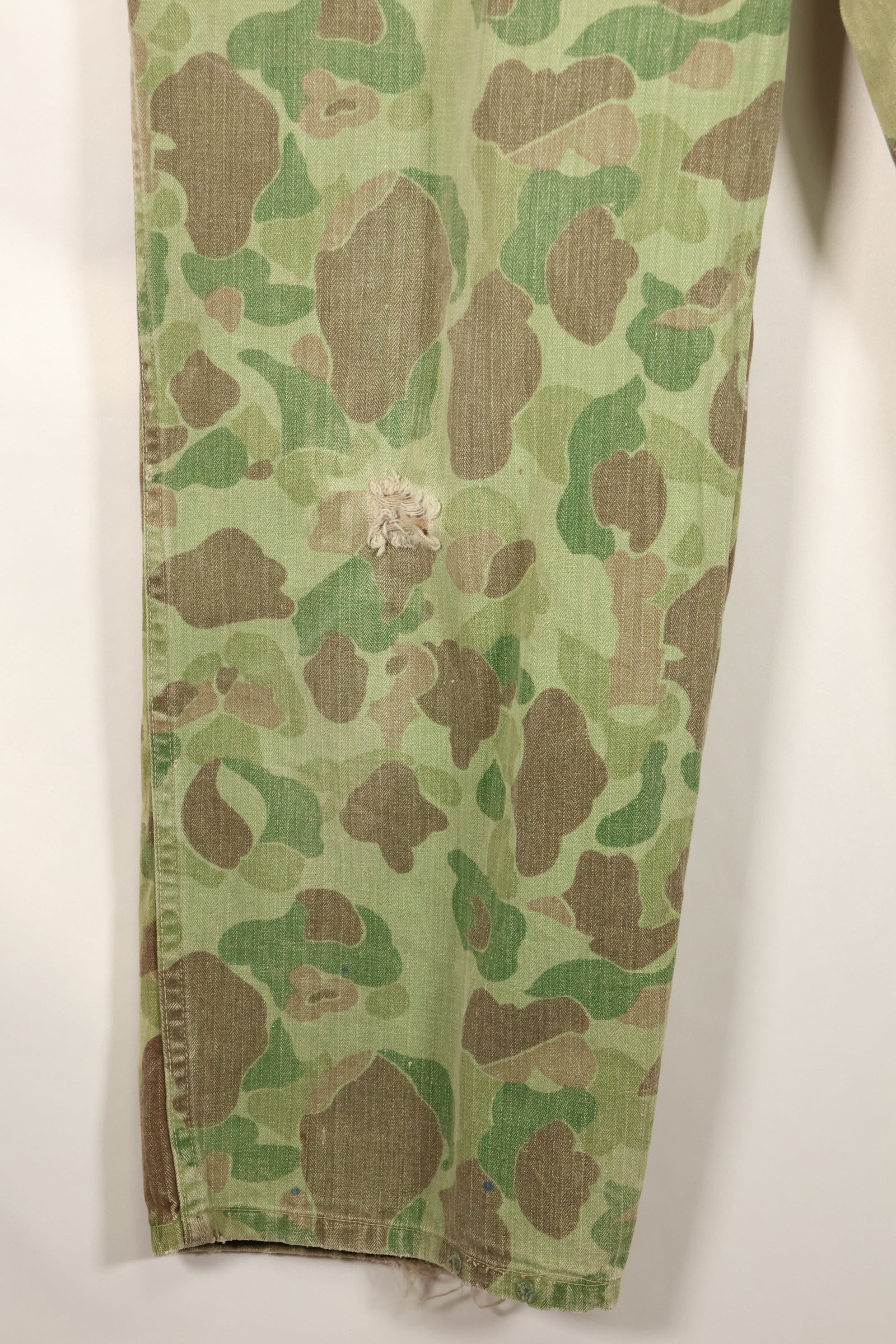 1940's P-44 frogskin camouflage pants USMC, faded, scratched, used.