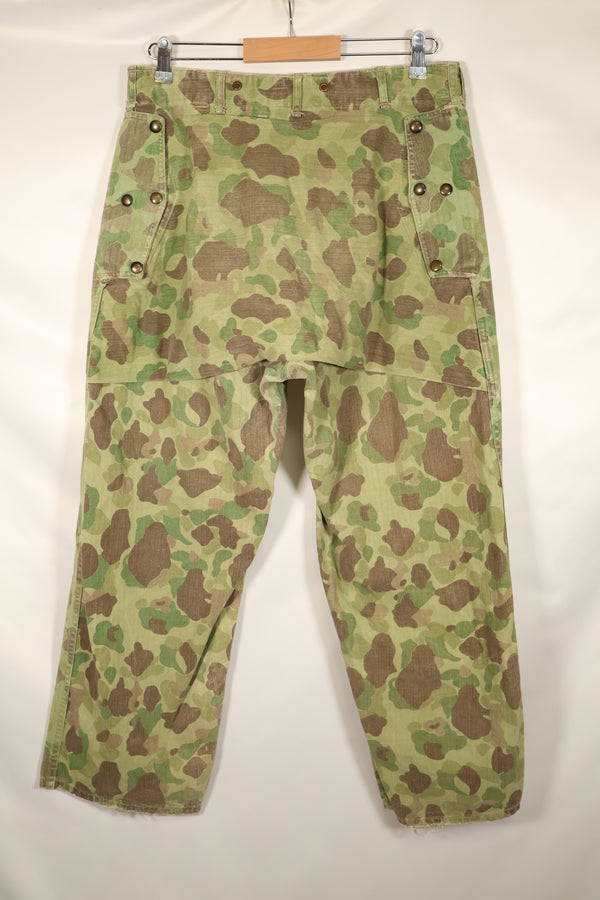 1940's P-44 frogskin camouflage pants USMC, faded, scratched, used.