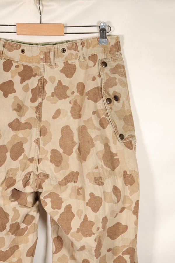1940's P-44 frogskin camouflage pants USMC, faded, scratched, used.