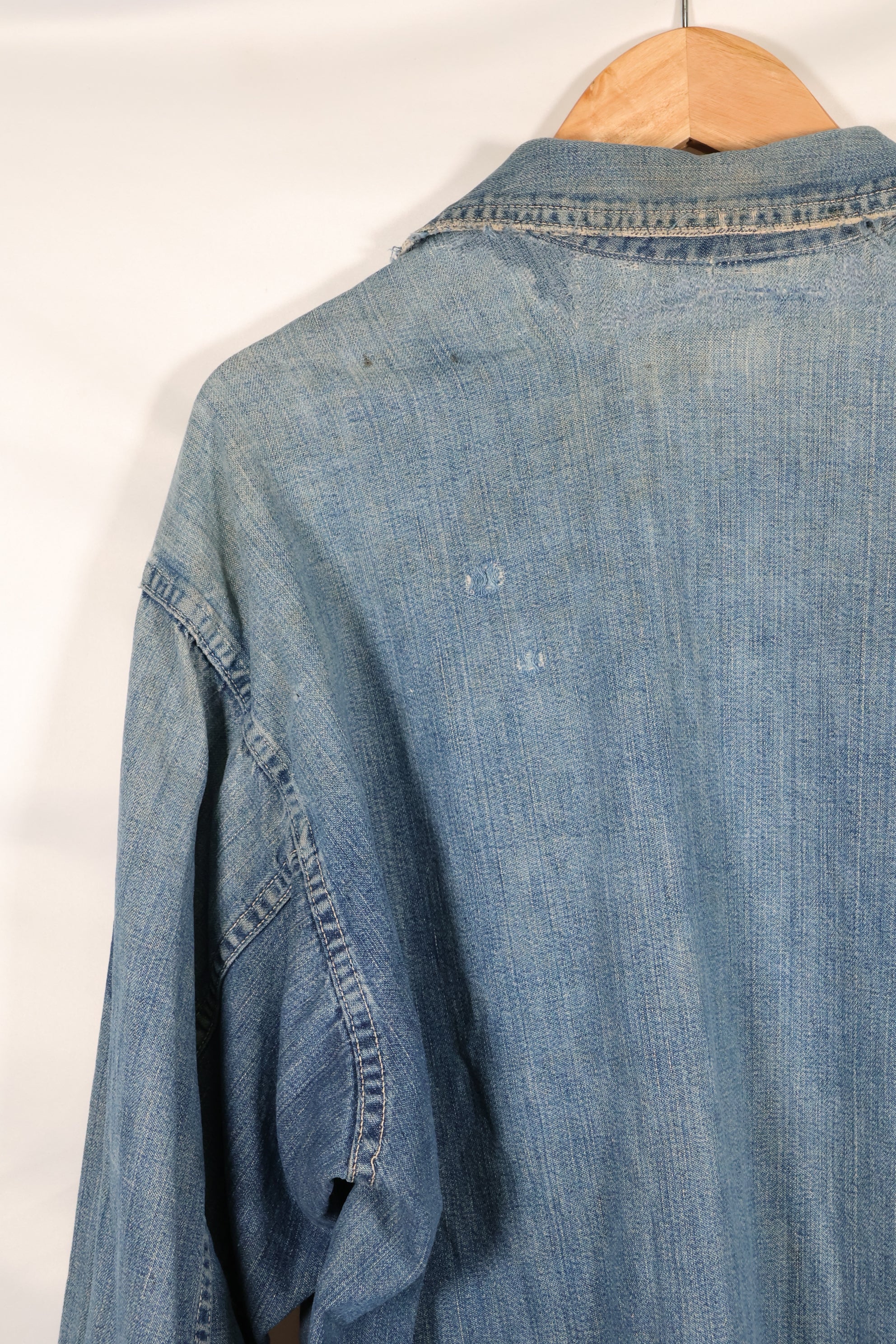 1930s U.S. Army denim pullover shirt, 3 buttons, used.