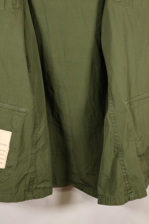 Circa 1966-67 L-R 2nd Model 3rd Model eclectic jungle fatigues jacket, used, good condition.