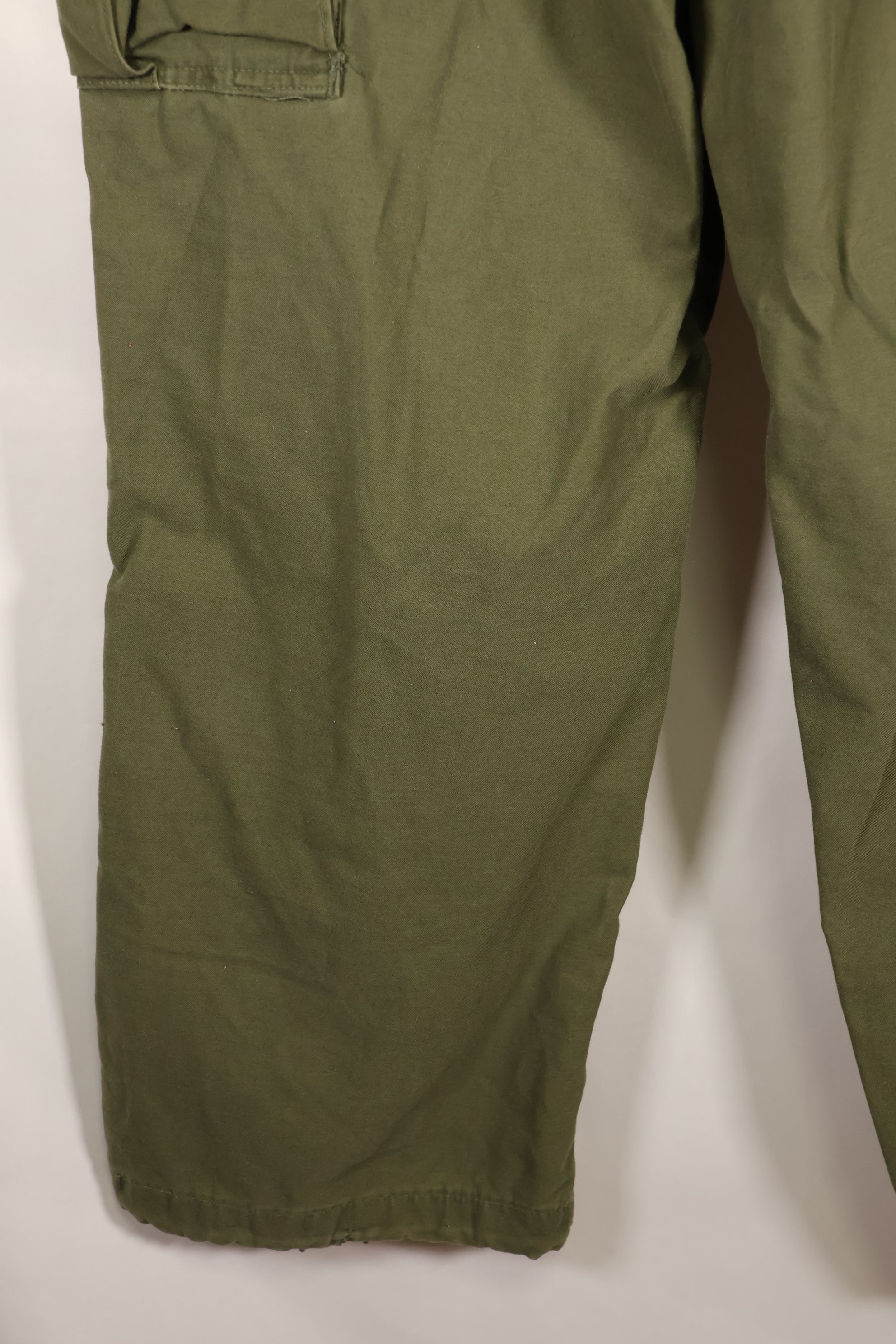 1970s lot, estimated size M-R, M65 field pants, cold weather specs, used.