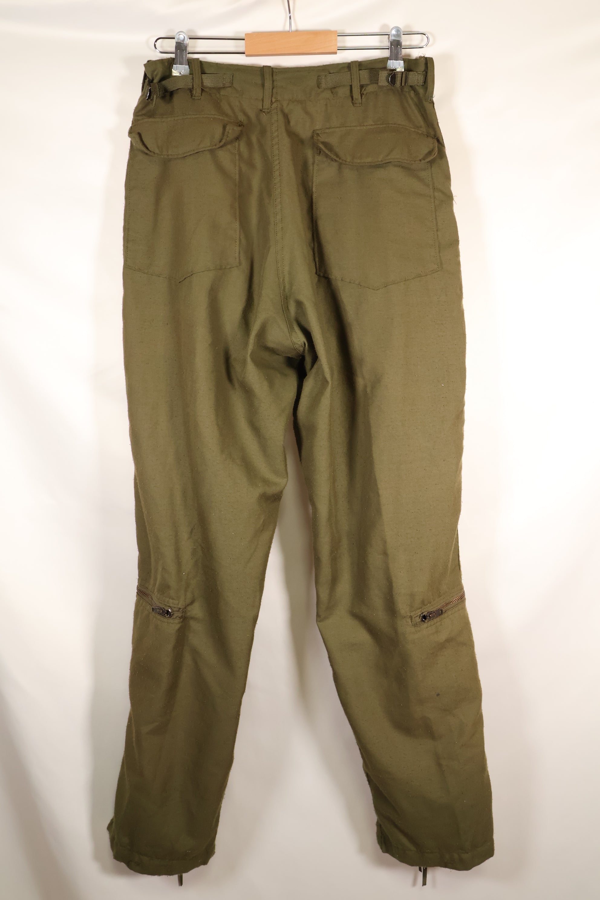 Early 1970s, estimated MEDIUM pilot fireproof pants, size tag missing, used.