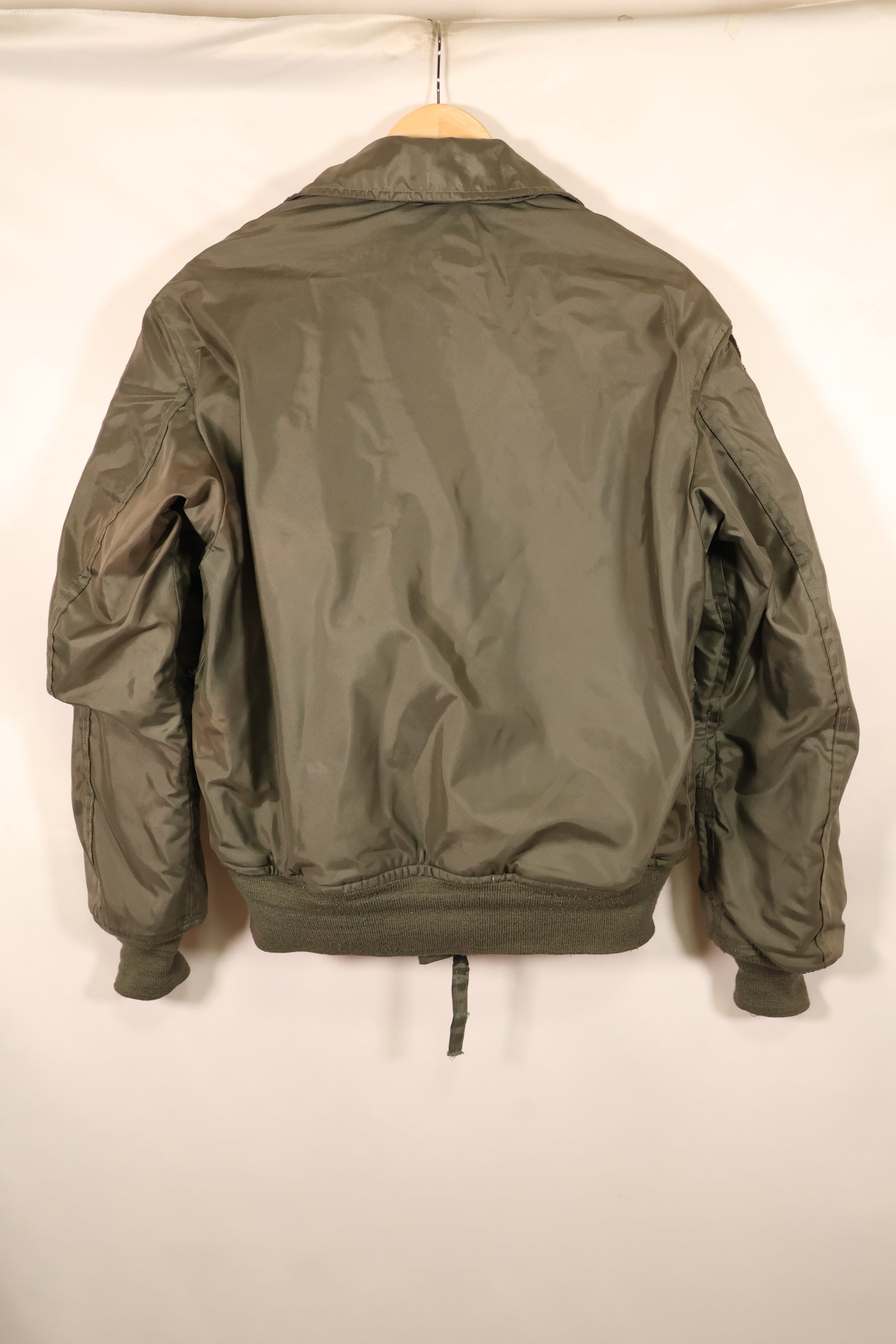 1990年契約　MEDIUM　CWU-45P　高高度フライトジャケット　陸軍パッチ付き　中古品