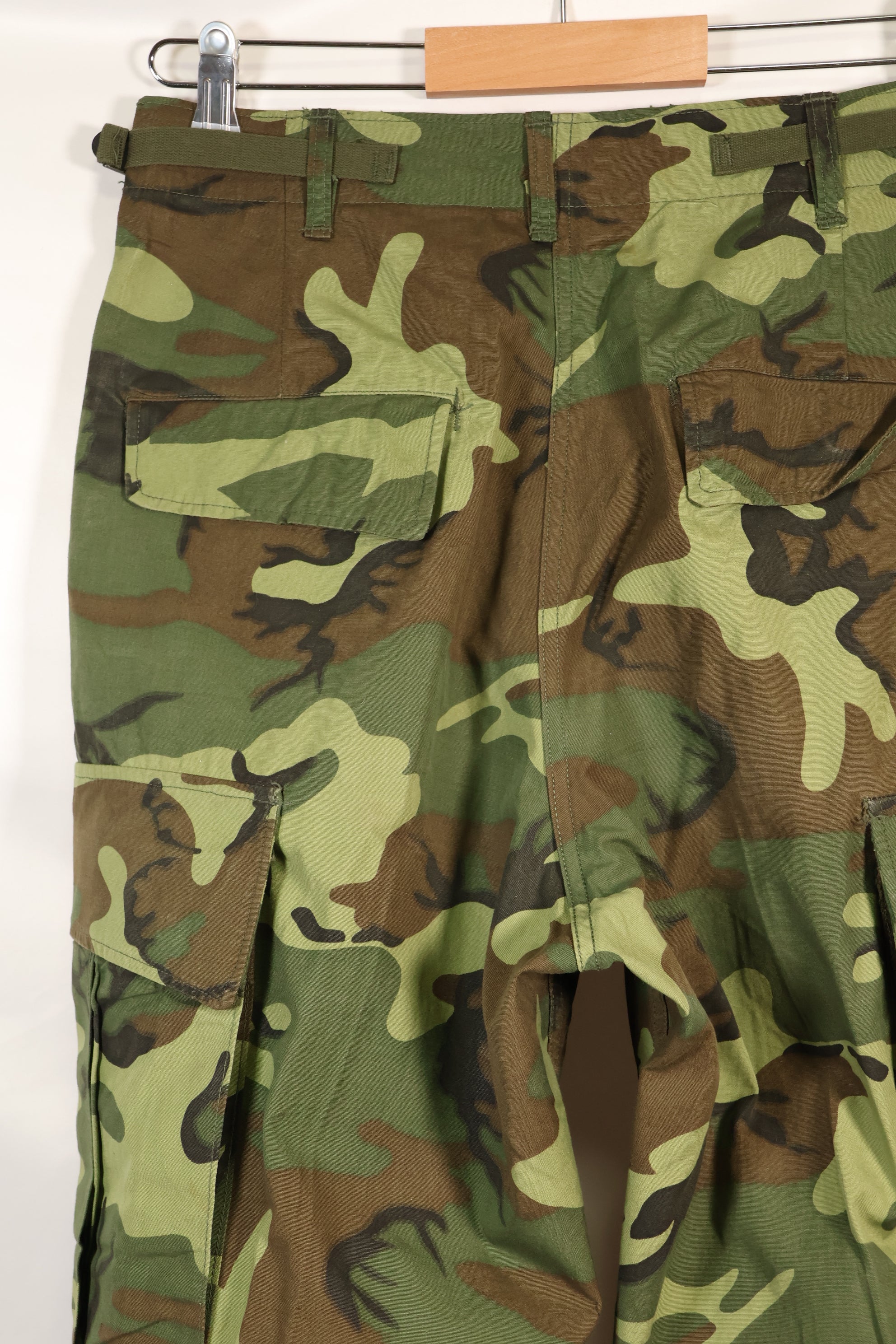 Circa 1966-67 S-R US Army ERDL Camouflage Leaf Camouflage Jungle Fatigue Pants Used 