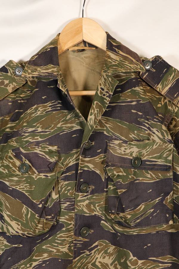 1960's semi A-M silver tiger shirt Asian cut epaulette modified used