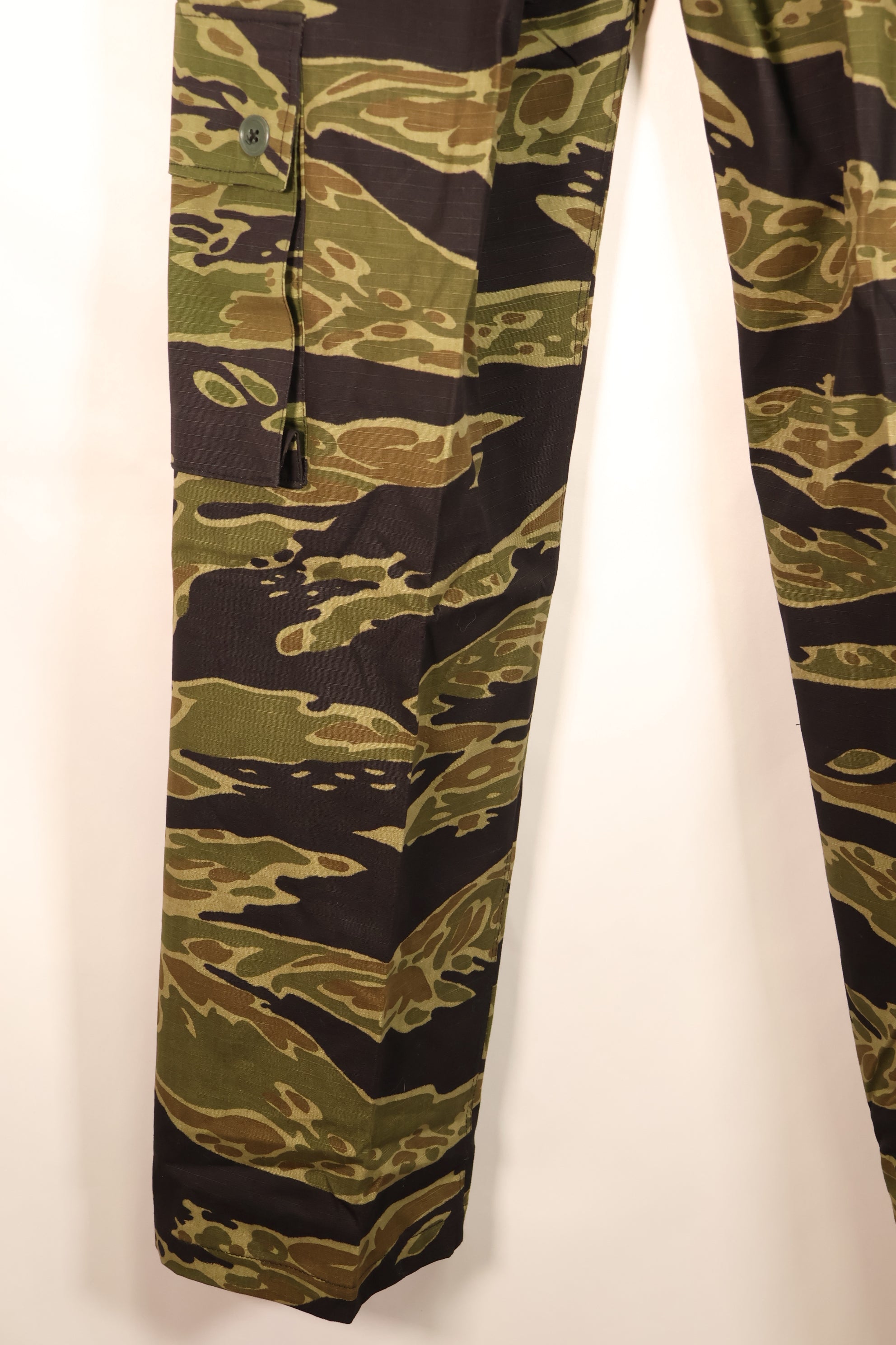 Early 1970s | Size S–M | VNMC | 5th Pattern | Tiger Stripe | Ripstop Fabric | Pants | Virtually Unused