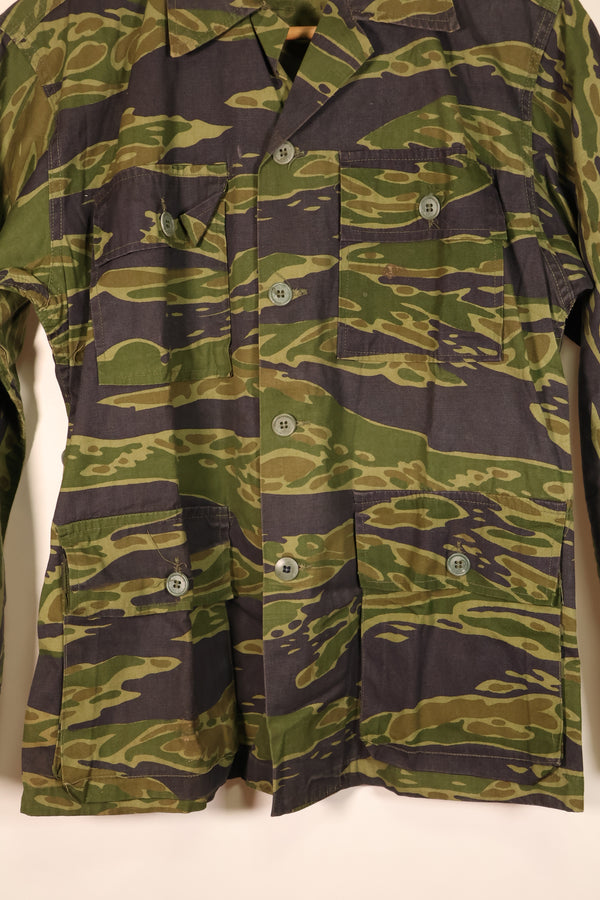 Early 1970s, Size S–M, South Vietnamese Marine Corps (VNMC), 5th Pattern Tiger Stripe Shirt, in good condition　