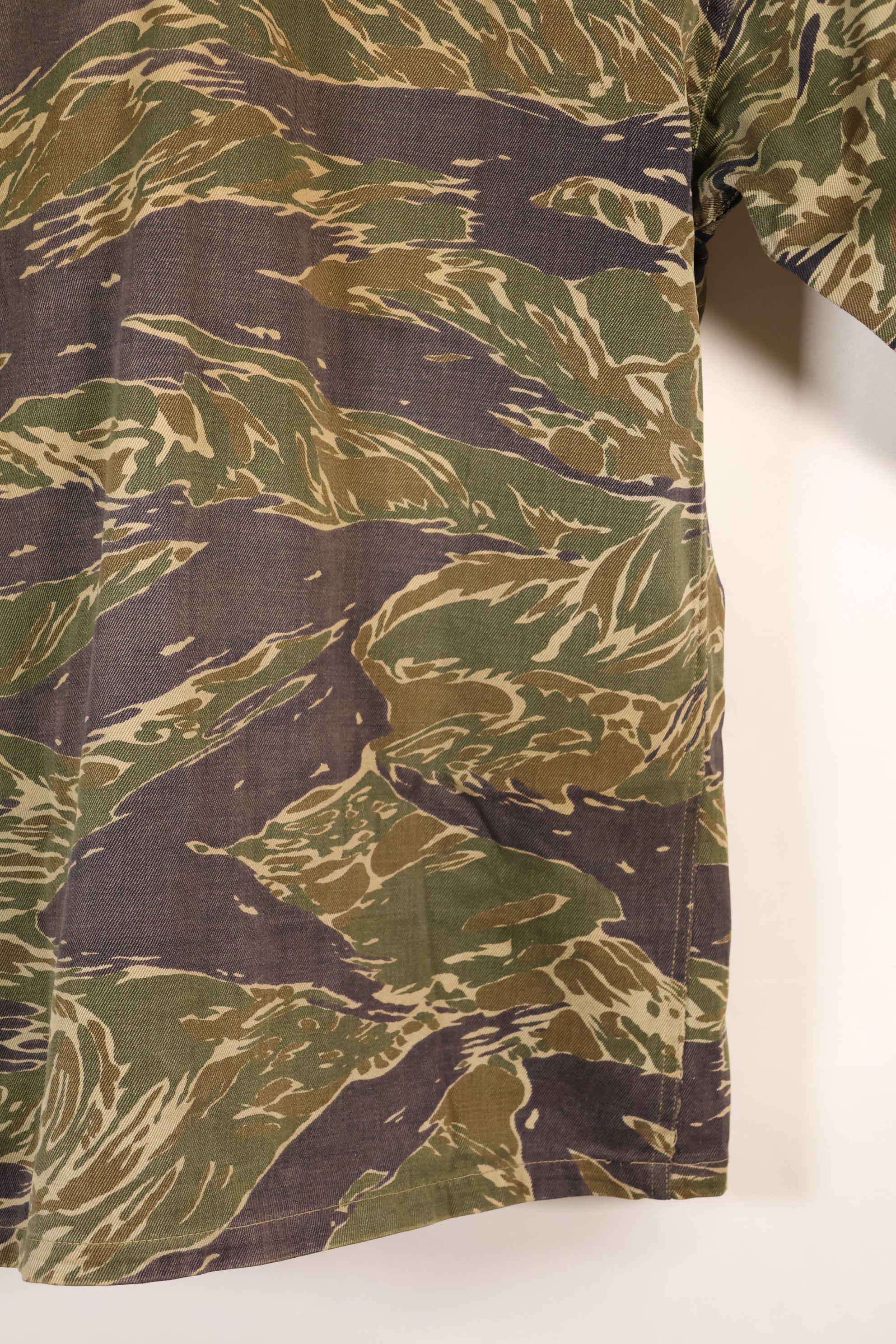 1960's semi A-M silver tiger shirt Asian cut epaulette modified used