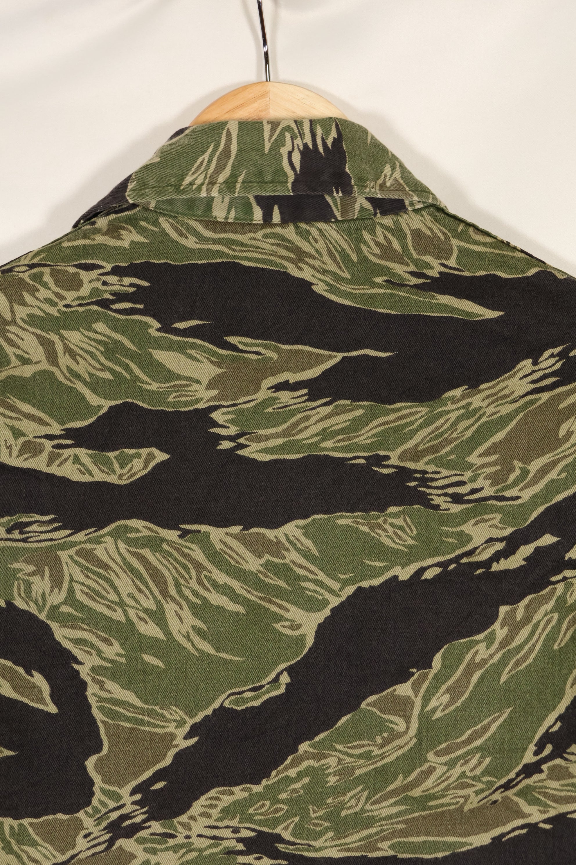 Mid-1960s US Cut Okinawa Tiger Lime Green Color Tiger Stripe Shirt Used