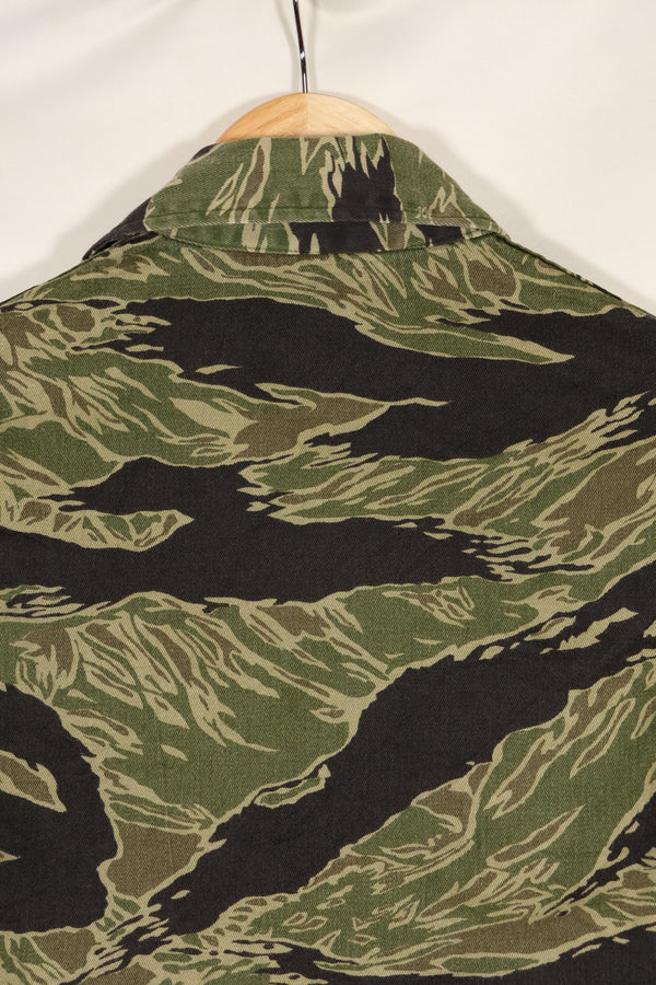 Mid-1960s US Cut Okinawa Tiger Lime Green Color Tiger Stripe Shirt Used