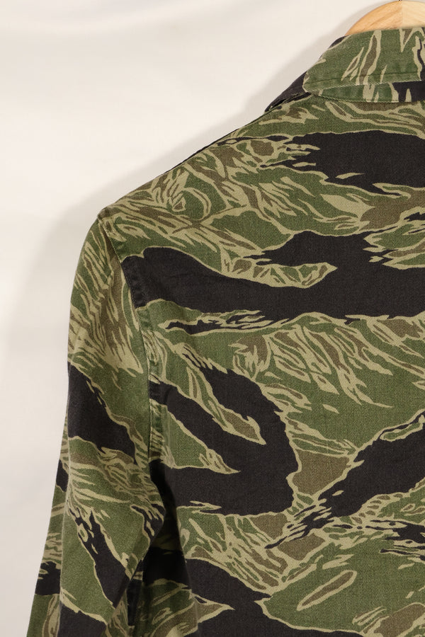Mid-1960s US Cut Okinawa Tiger Lime Green Color Tiger Stripe Shirt Used