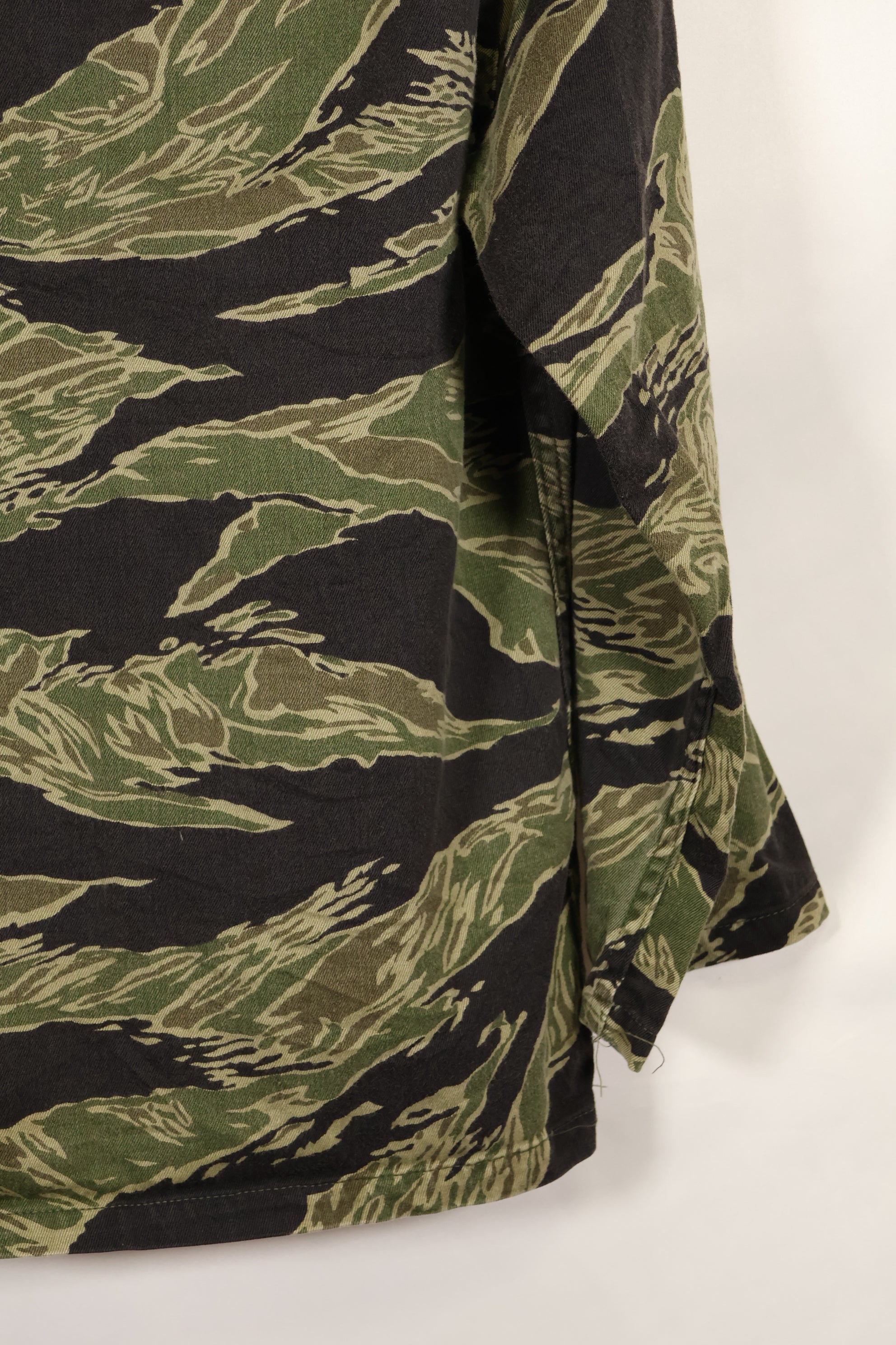 Mid-1960s US Cut Okinawa Tiger Lime Green Color Tiger Stripe Shirt Used