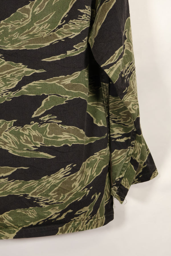 Mid-1960s US Cut Okinawa Tiger Lime Green Color Tiger Stripe Shirt Used