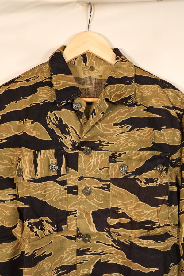 Late 1960s US-S Gold Tiger Pattern US-Cut Tiger Stripe Shirt, Used