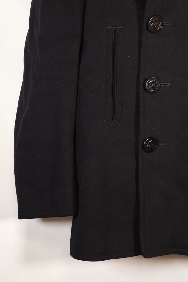1940's estimated 38 approx. 10 buttons U.S. Navy pea coat in good condition A