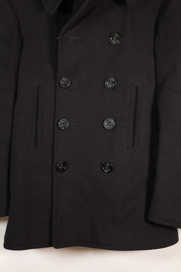 1940's estimated 38 approx. 10 buttons U.S. Navy pea coat in good condition A