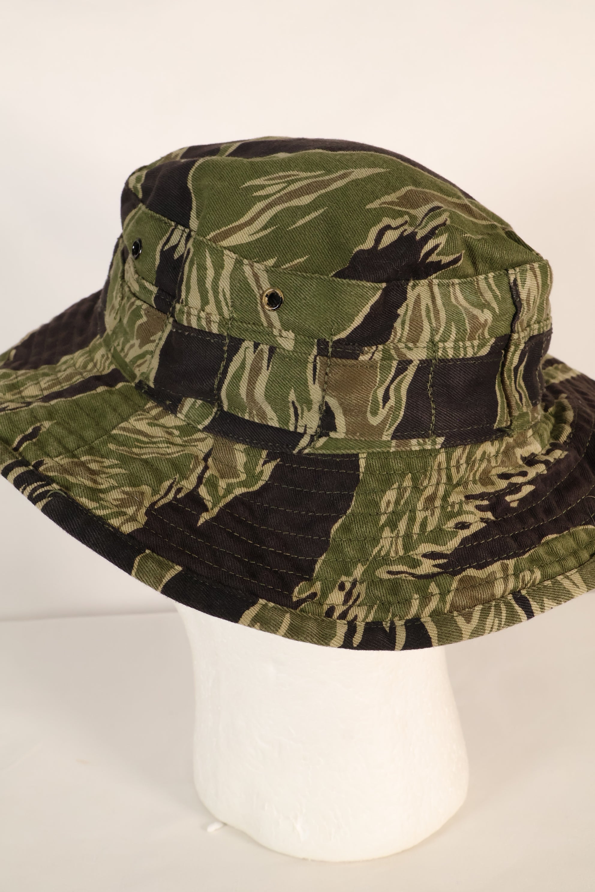 1960s, estimated size M, sewn in Okinawa, CISO cut, Okinawa Tiger boonie hat, used.