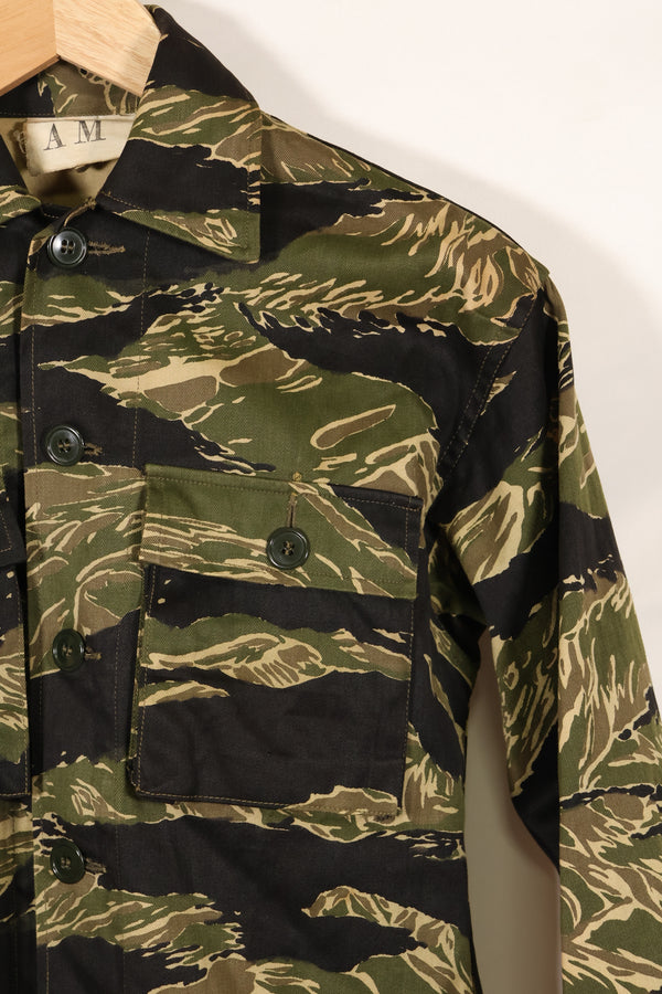 1960s Deadstock A-M Okinawa Tiger Tiger Stripe Shirt Asian Cut