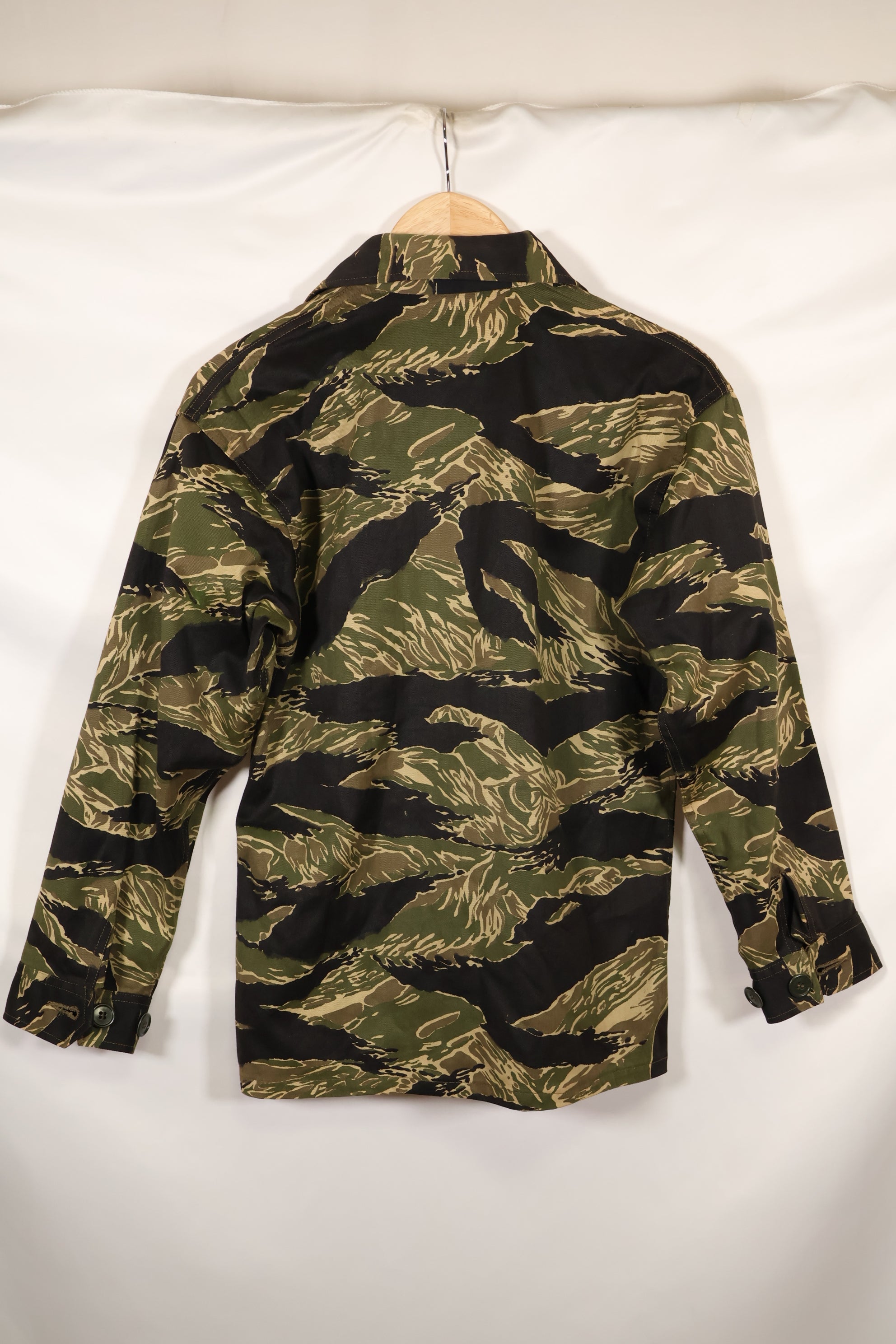 1960s Deadstock A-M Okinawa Tiger Tiger Stripe Shirt Asian Cut