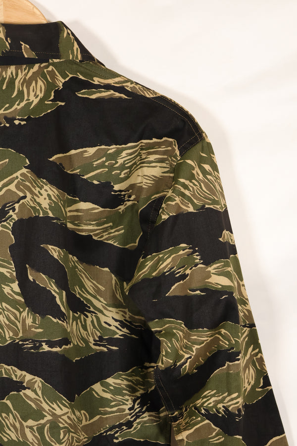 1960s Deadstock A-M Okinawa Tiger Tiger Stripe Shirt Asian Cut