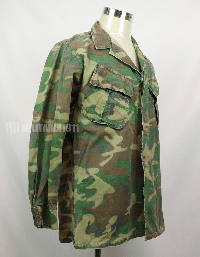 Original U.S. Army 1969 ERDL Jungle Fatigue Jacket, no lower pockets, used. Used Brown Leaf