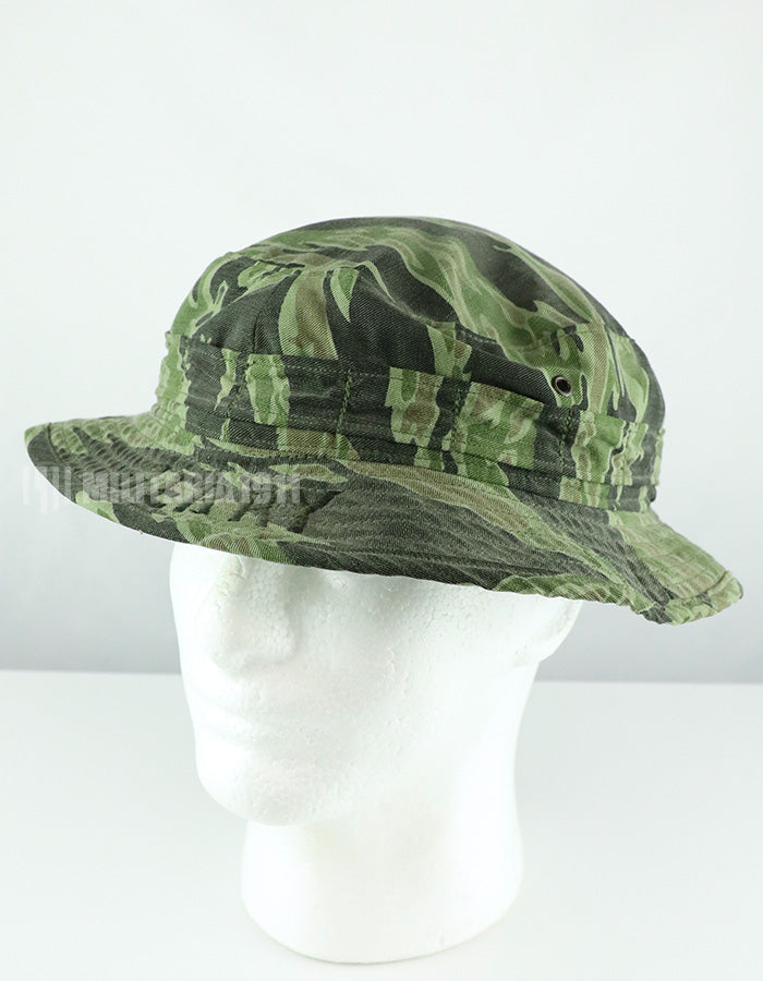 Original silver tiger stripe boonie hat, embroidered, good condition, large size.